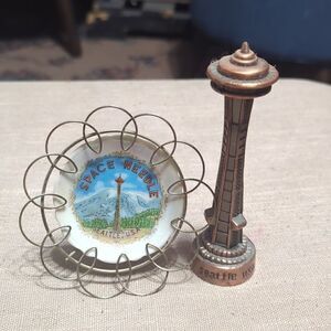 Seattle Space Needle Souvenir Building Metal Paperweight & plate